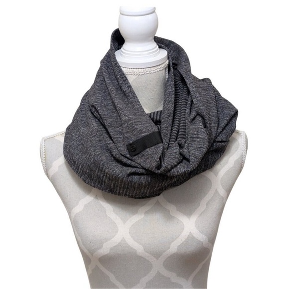 Lululemon Vinyasa Scarf Black Gray Herringbone One Size Snap Buttons - Picture 1 of 3